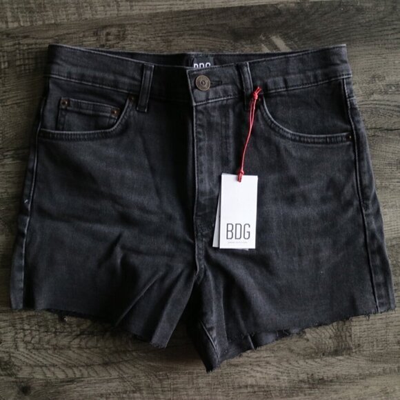NWT Urban Outfitters BDG Black Shorts Size 26 A Line Denim - Picture 1 of 7